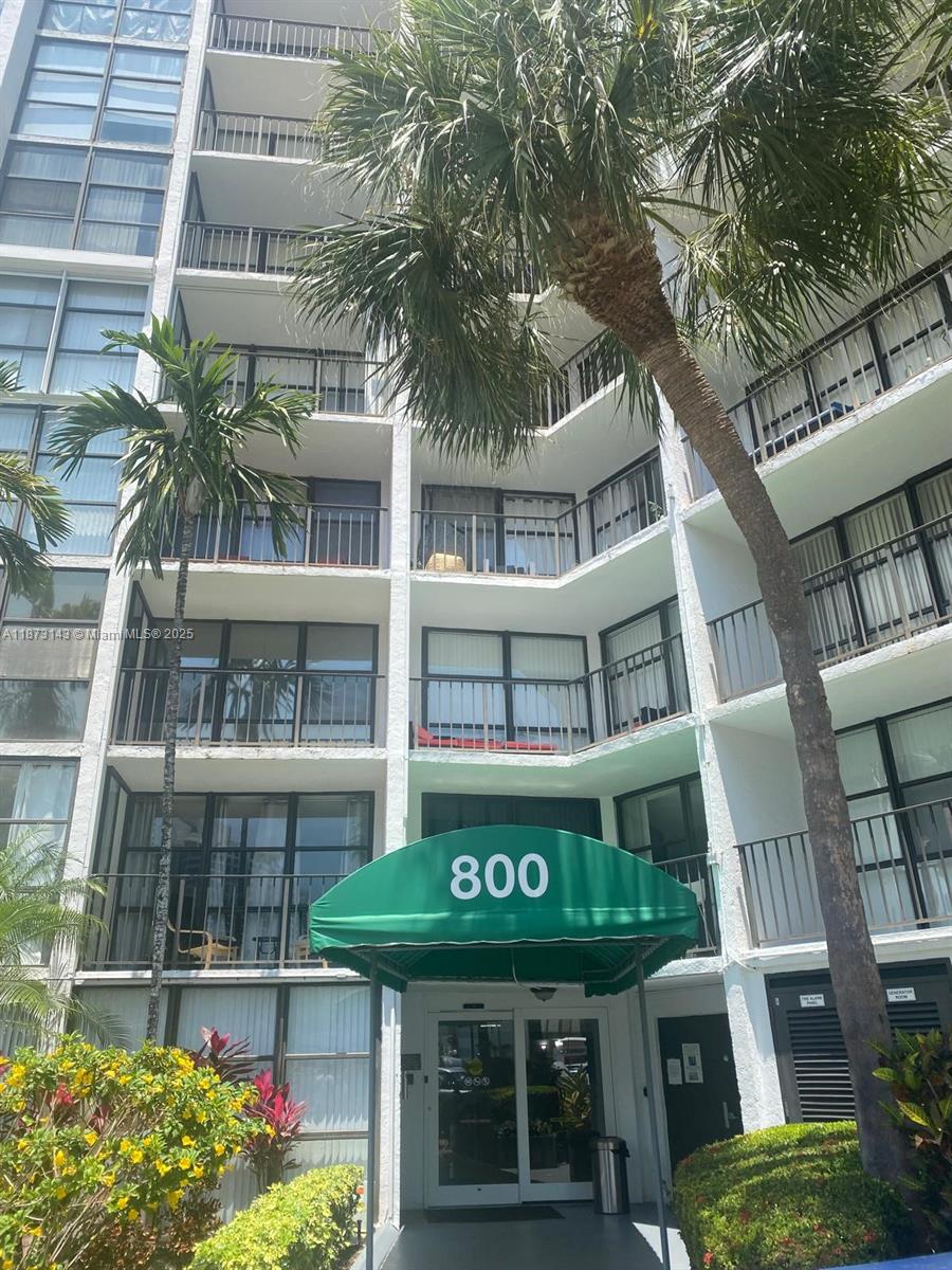 800 Parkview Dr #104