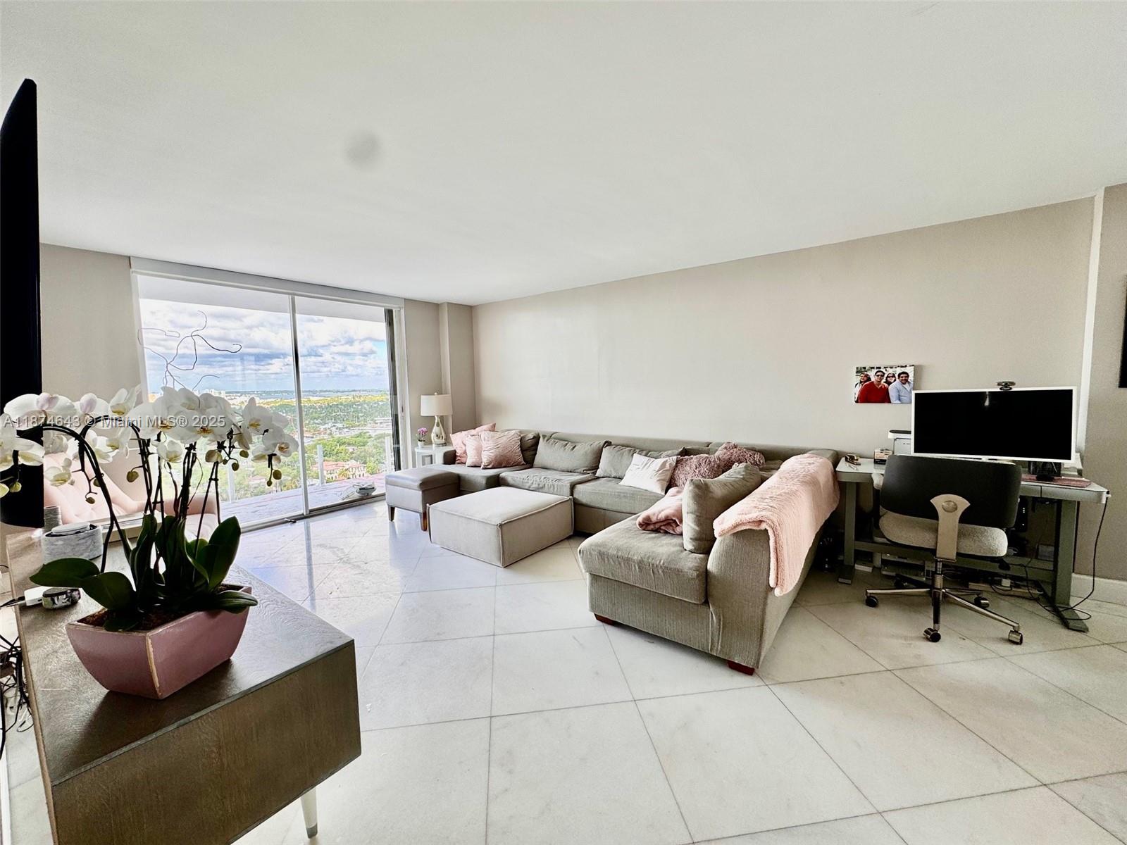 6061 Collins Ave #23A
