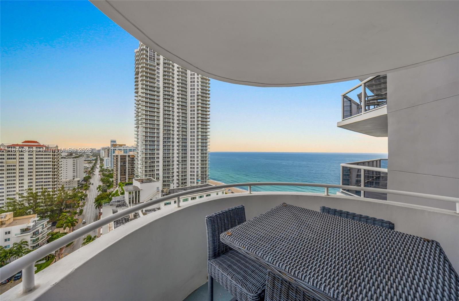 image La Gorce Palace Condo29