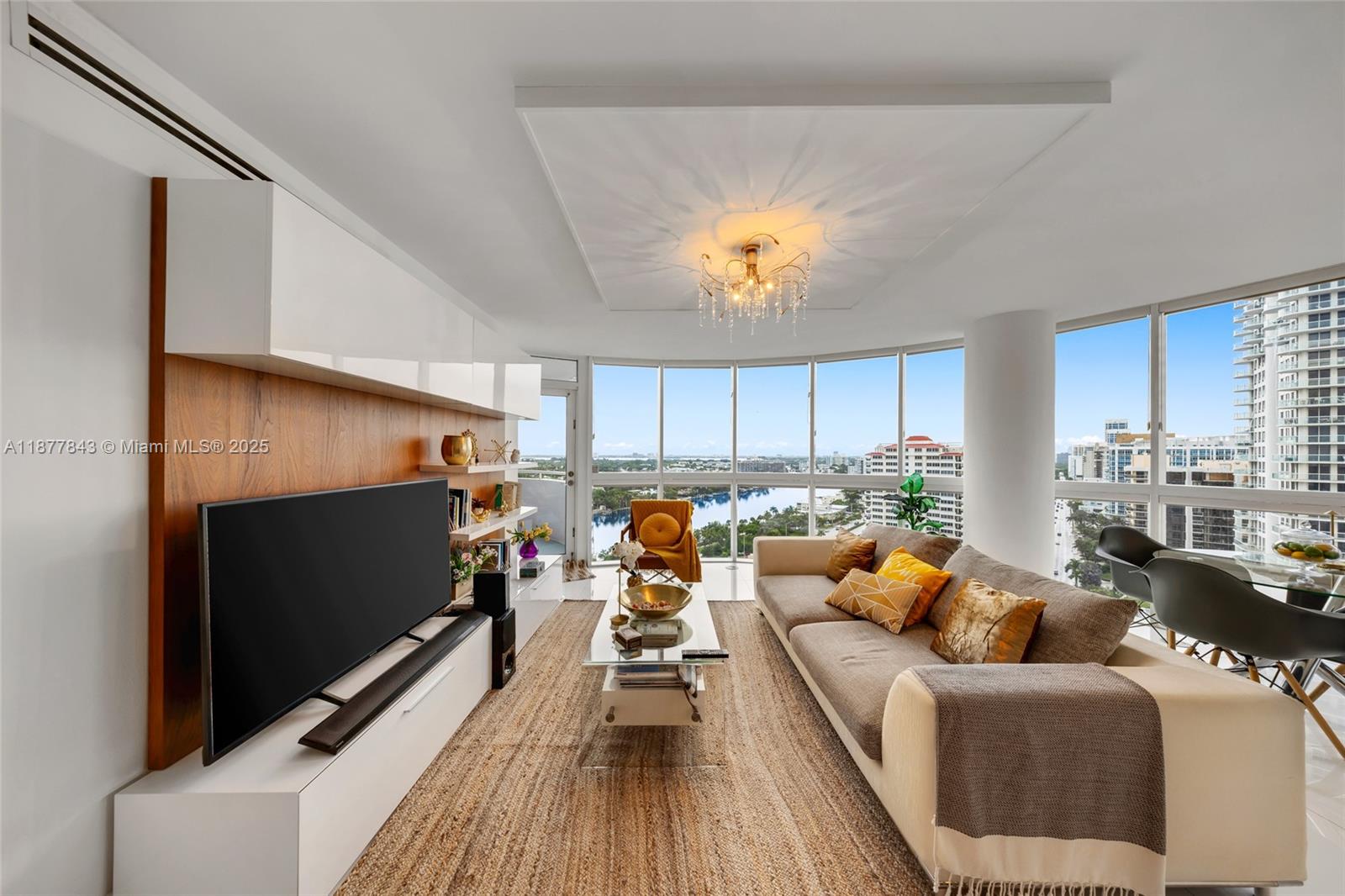 image La Gorce Palace Condo4