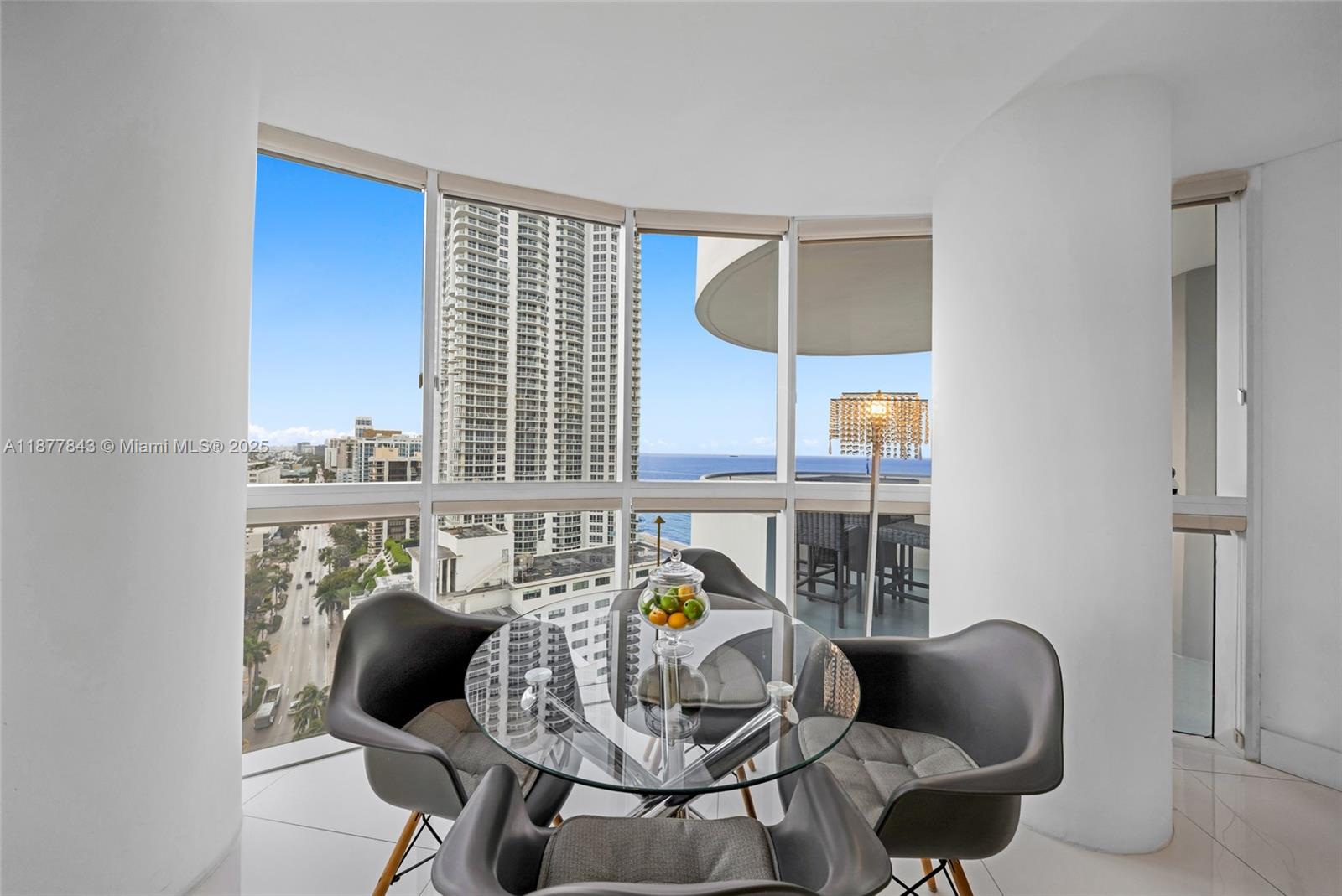 image La Gorce Palace Condo7