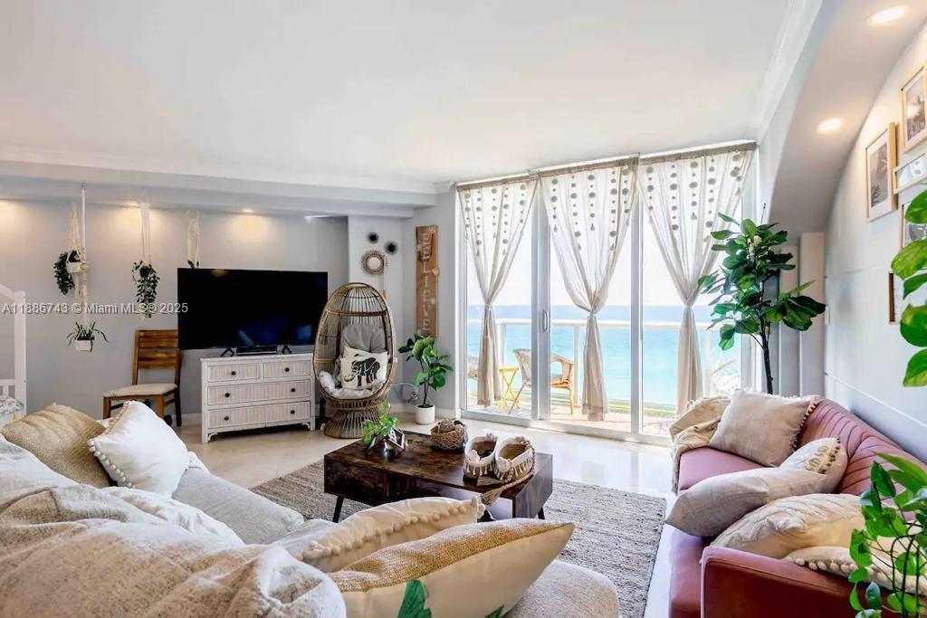 3901 S Ocean Dr #14L