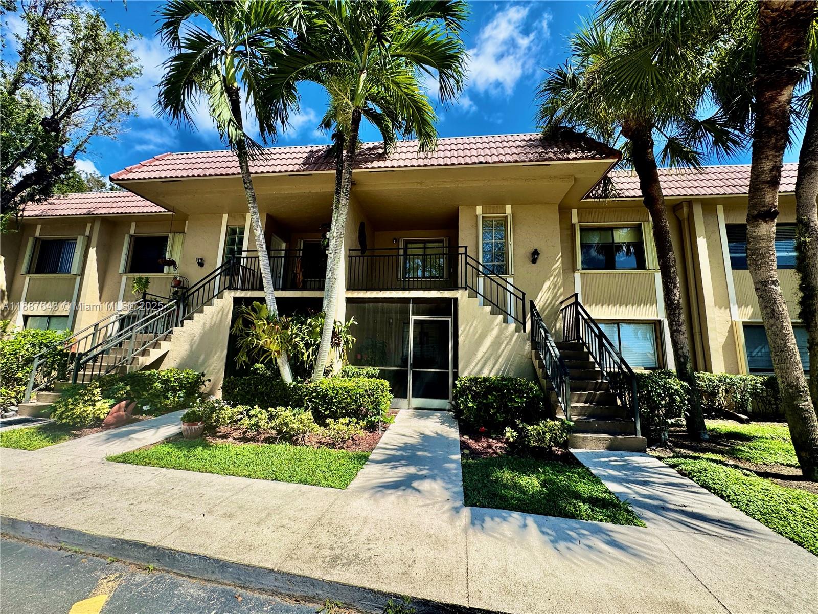 302 Lakeview Dr #203