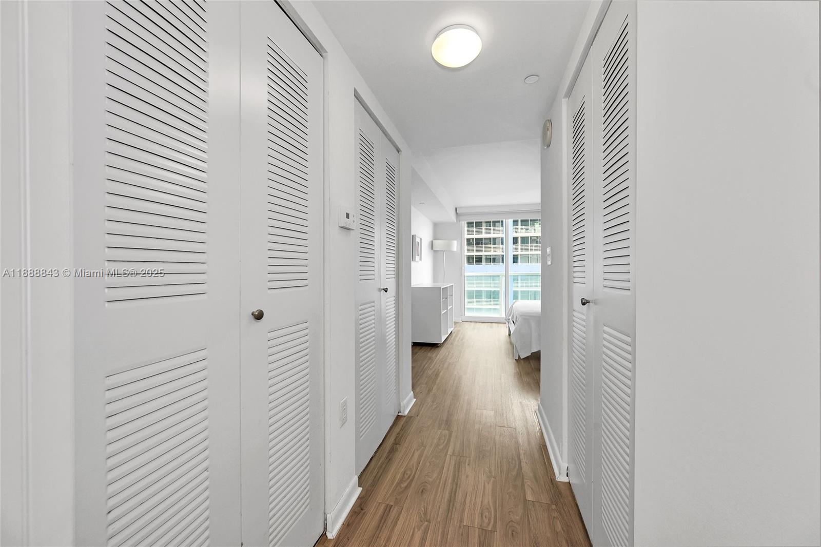 image Skyline Condo17