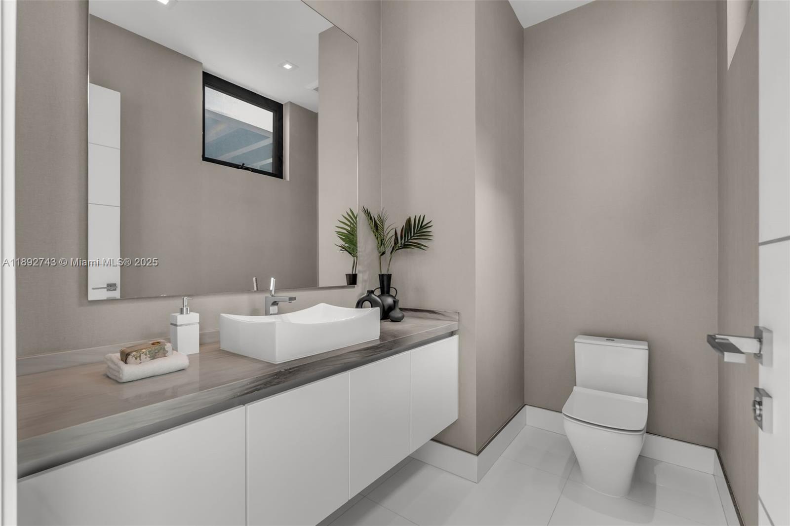 124 Park Dr Bal Harbour, FL 33154