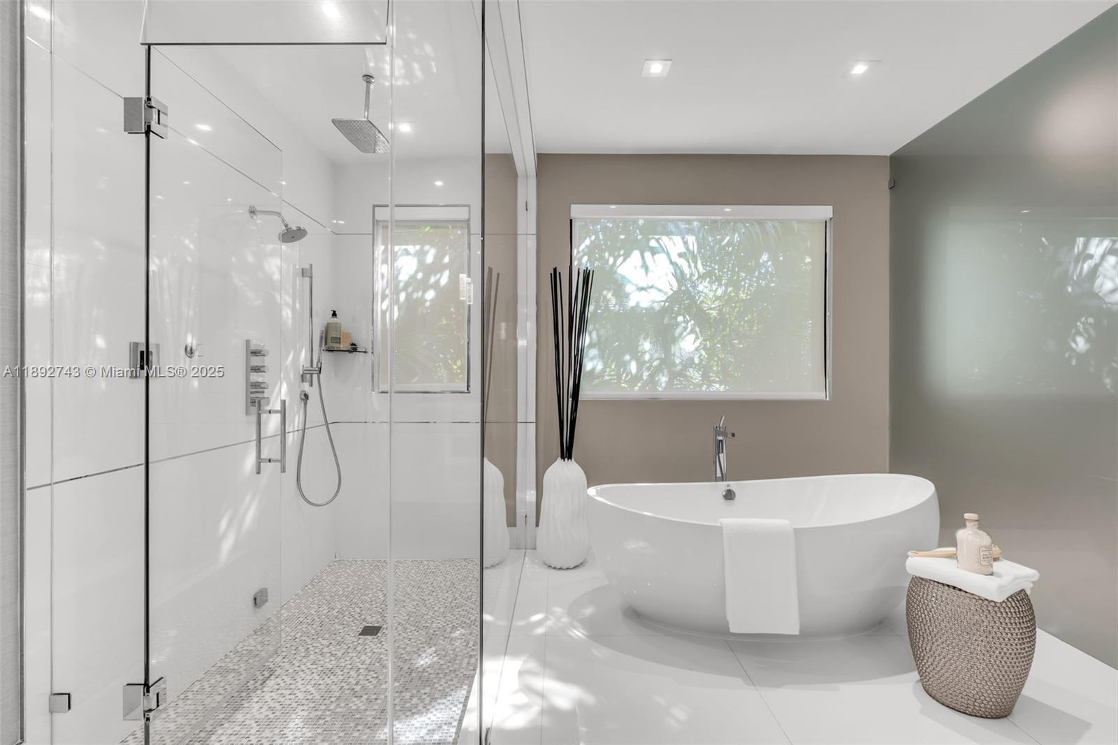 124 Park Dr Bal Harbour, FL 33154