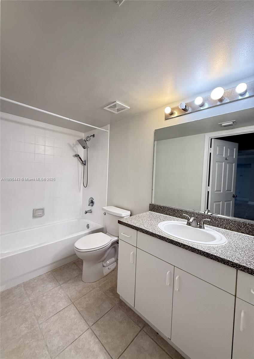 5015 Wiles Rd #205 Coconut Creek, FL 33073