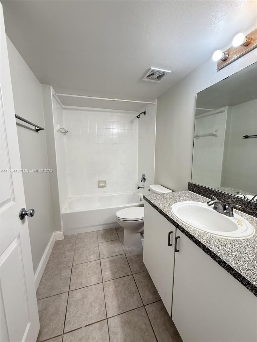 5015 Wiles Rd #205 Coconut Creek, FL 33073