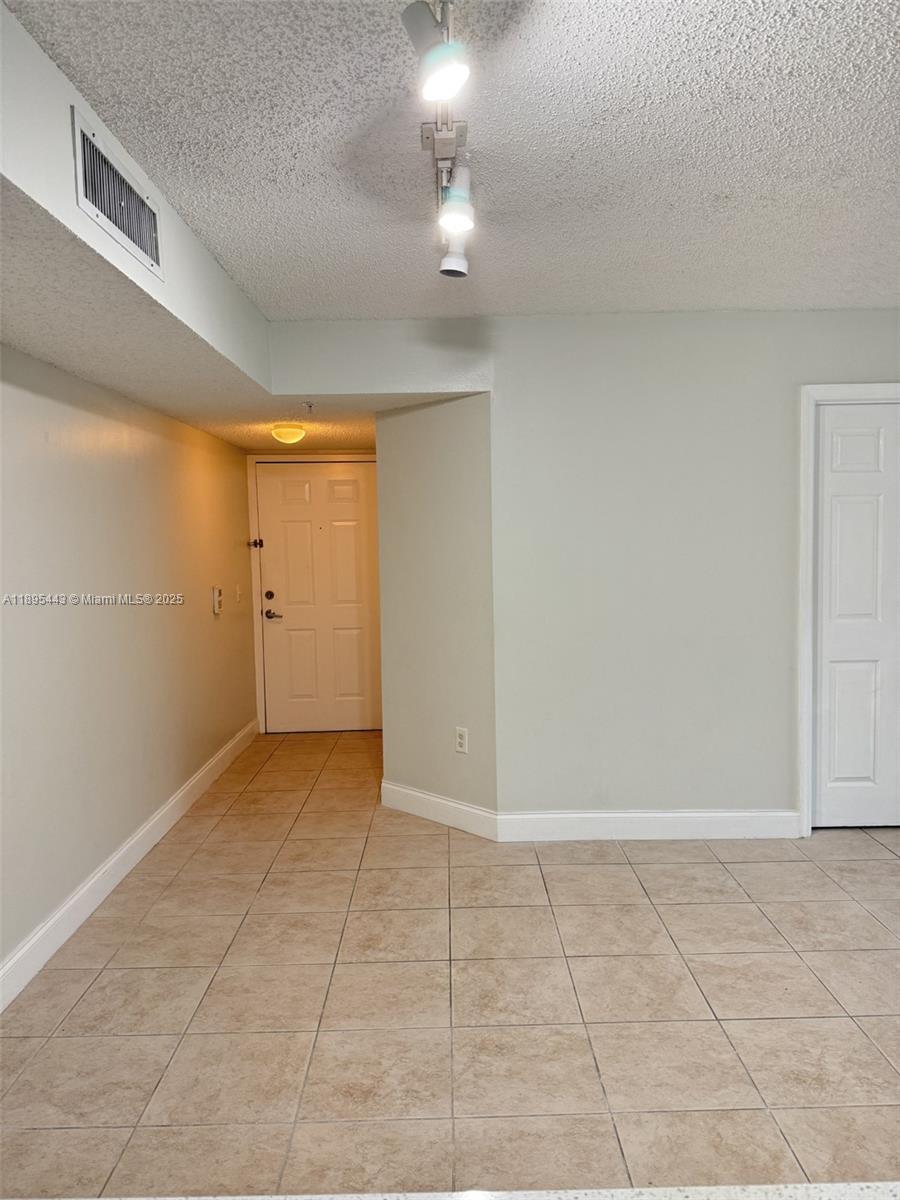 5015 Wiles Rd #205 Coconut Creek, FL 33073