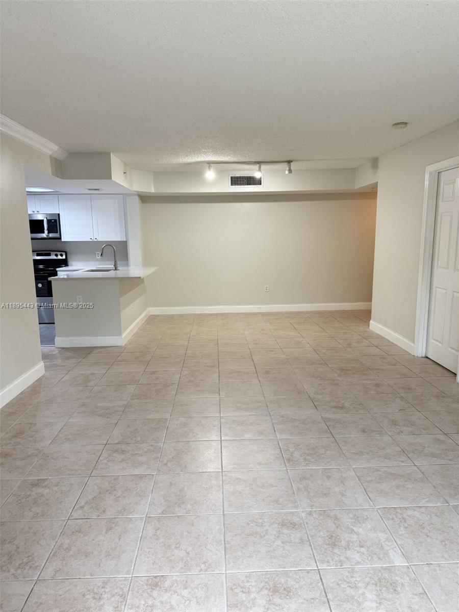 5015 Wiles Rd #205 Coconut Creek, FL 33073