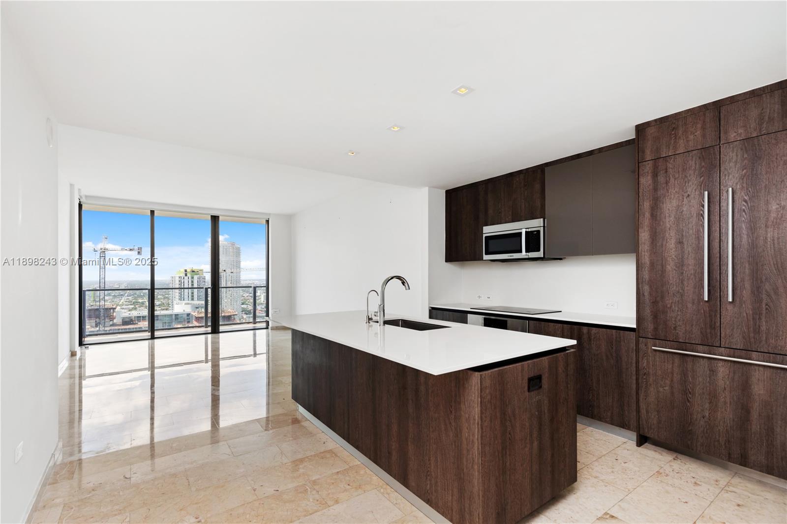 68 SE 6th St #3906