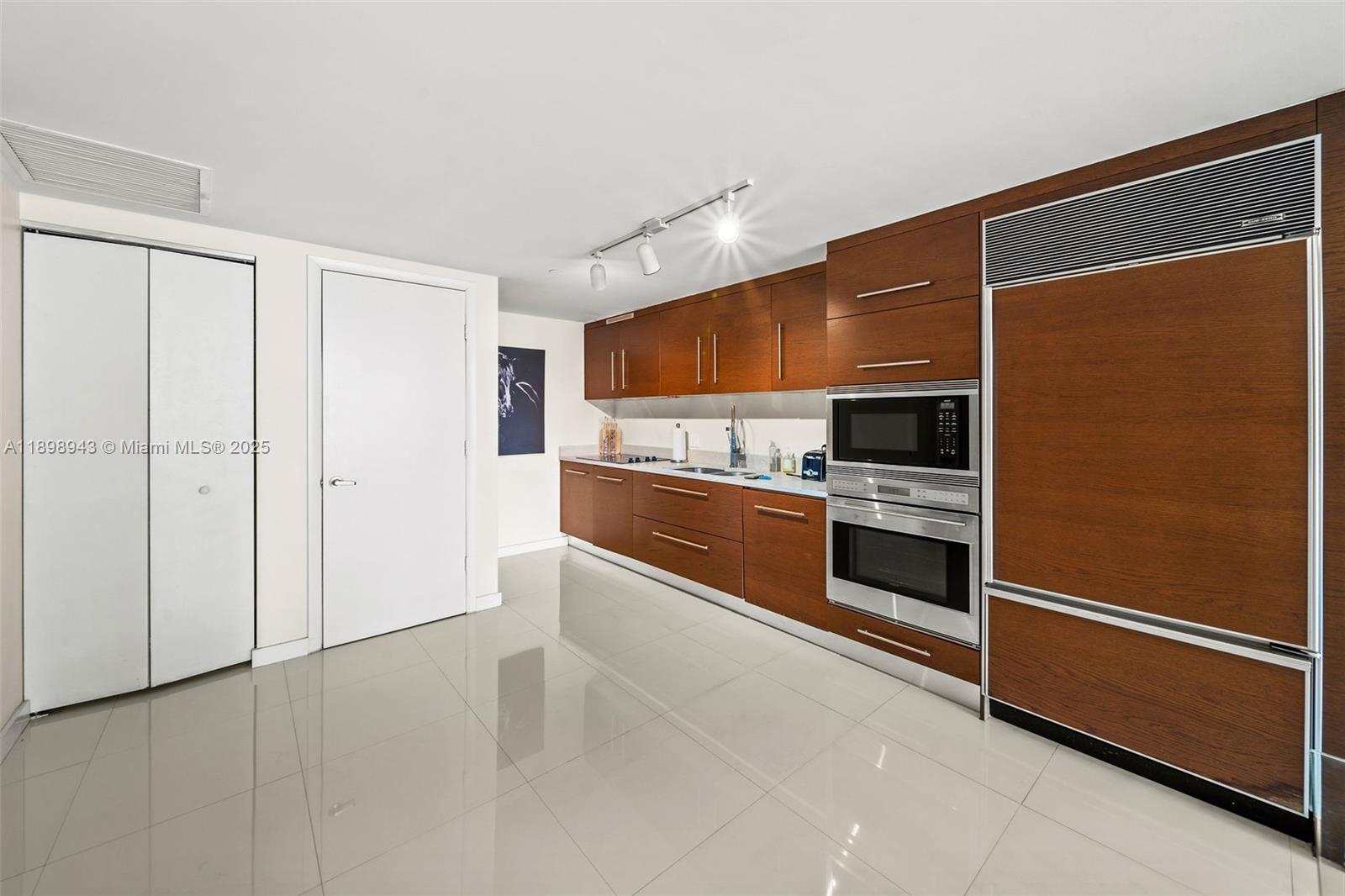 image Icon Brickell17