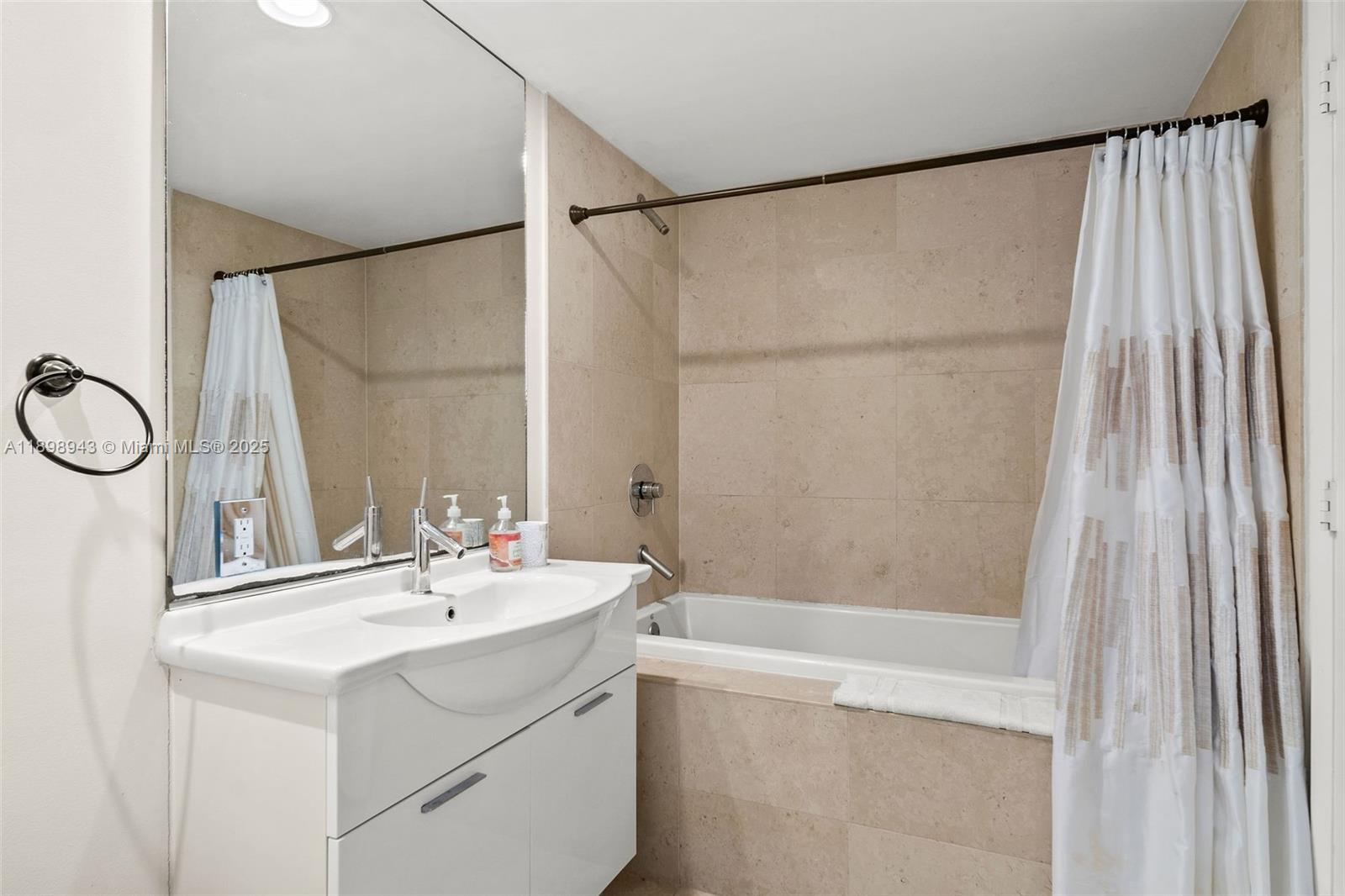 image Icon Brickell22