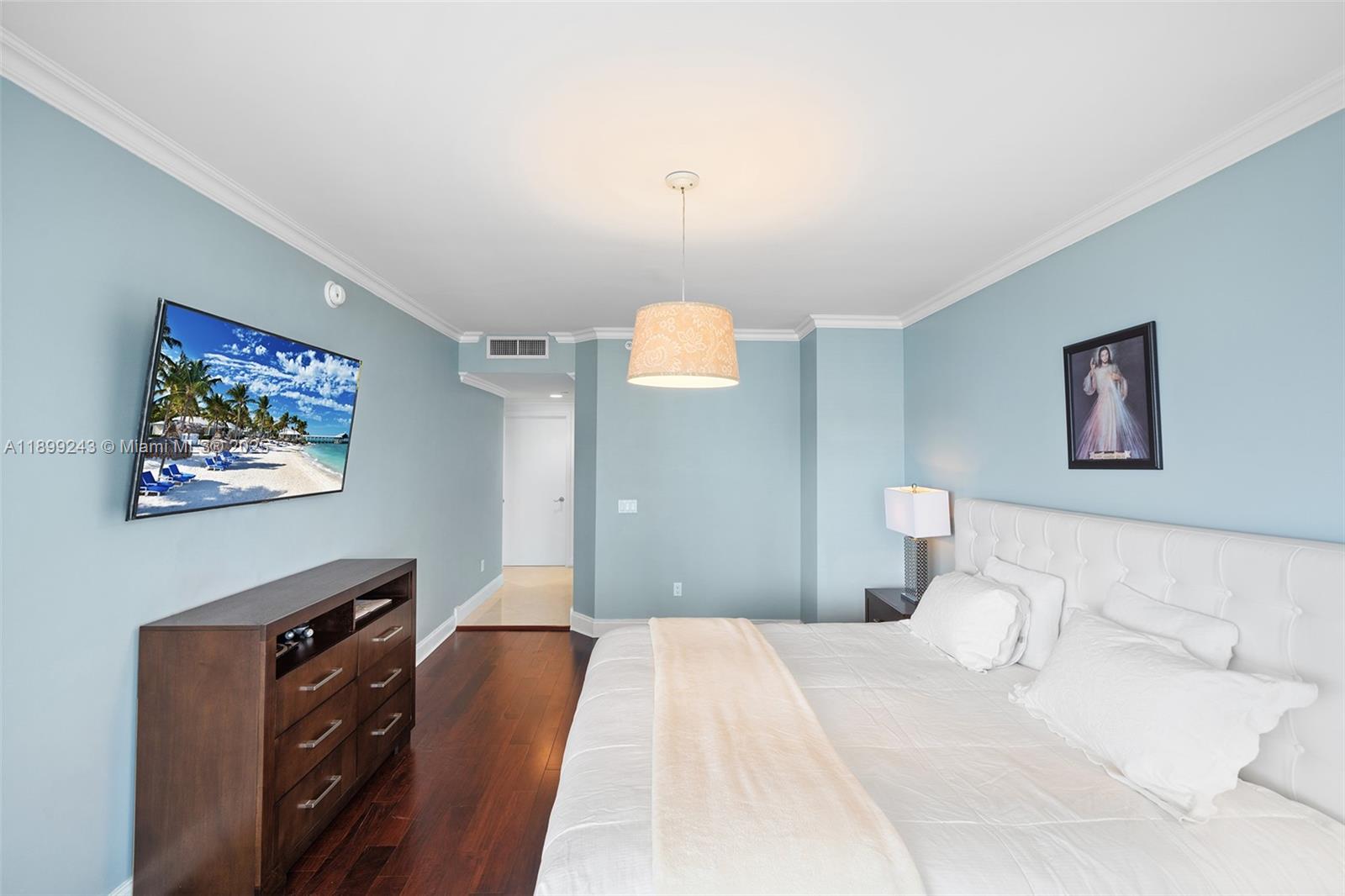 4775 Collins Ave #1708 Miami Beach, FL 33140