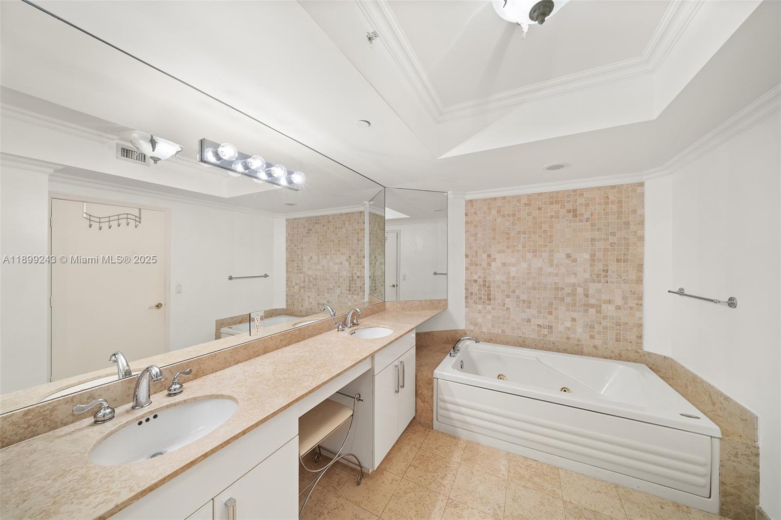 4775 Collins Ave #1708 Miami Beach, FL 33140