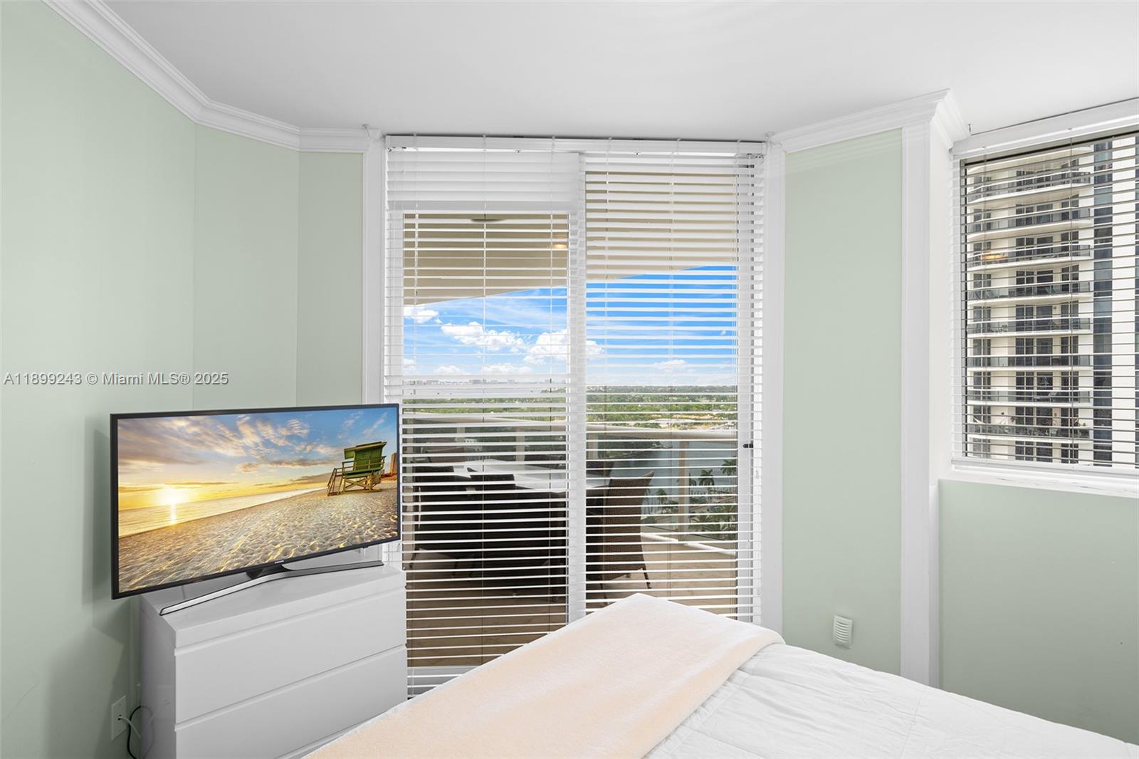 4775 Collins Ave #1708 Miami Beach, FL 33140