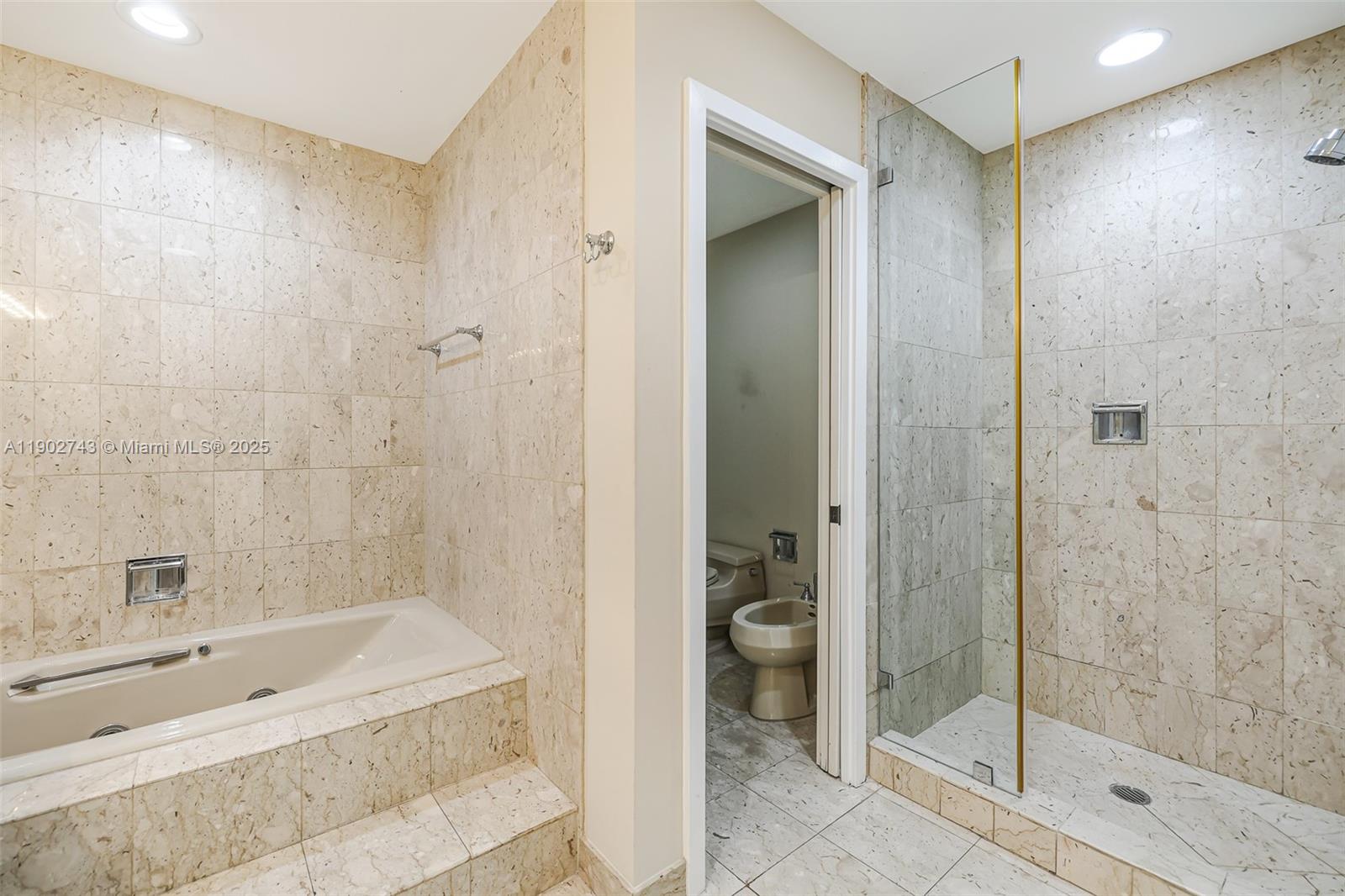 19236 Fisher Is Dr #19236 Miami Beach, FL 33109