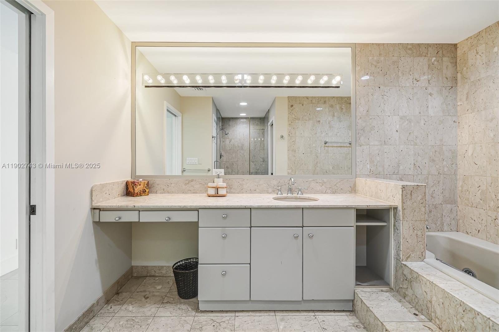 19236 Fisher Is Dr #19236 Miami Beach, FL 33109