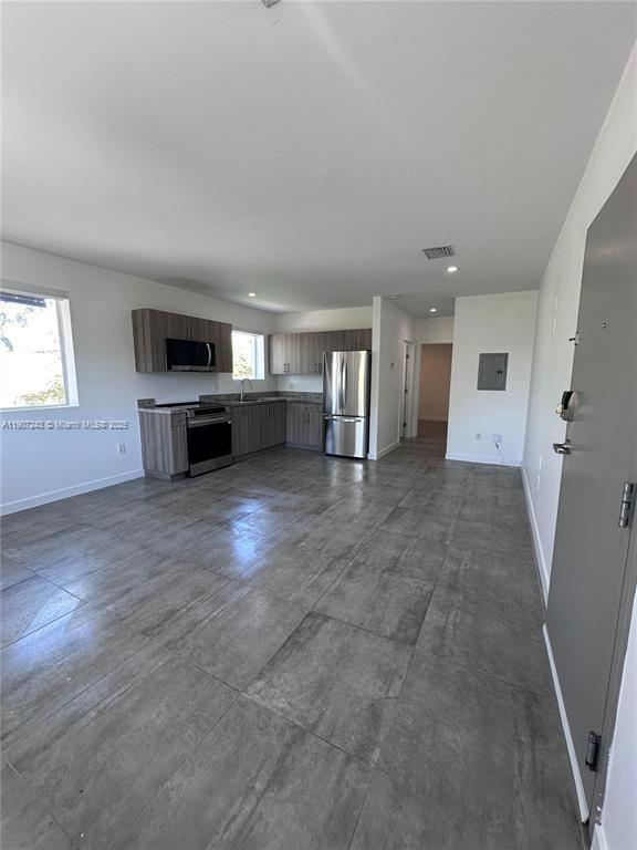 165 NW 39th St #7 Miami, FL 33127