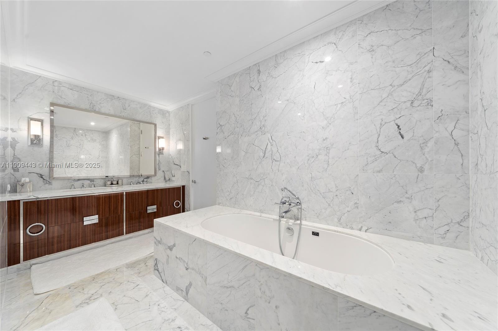 15701 Collins Ave #4303 Sunny Isles Beach, FL 33160