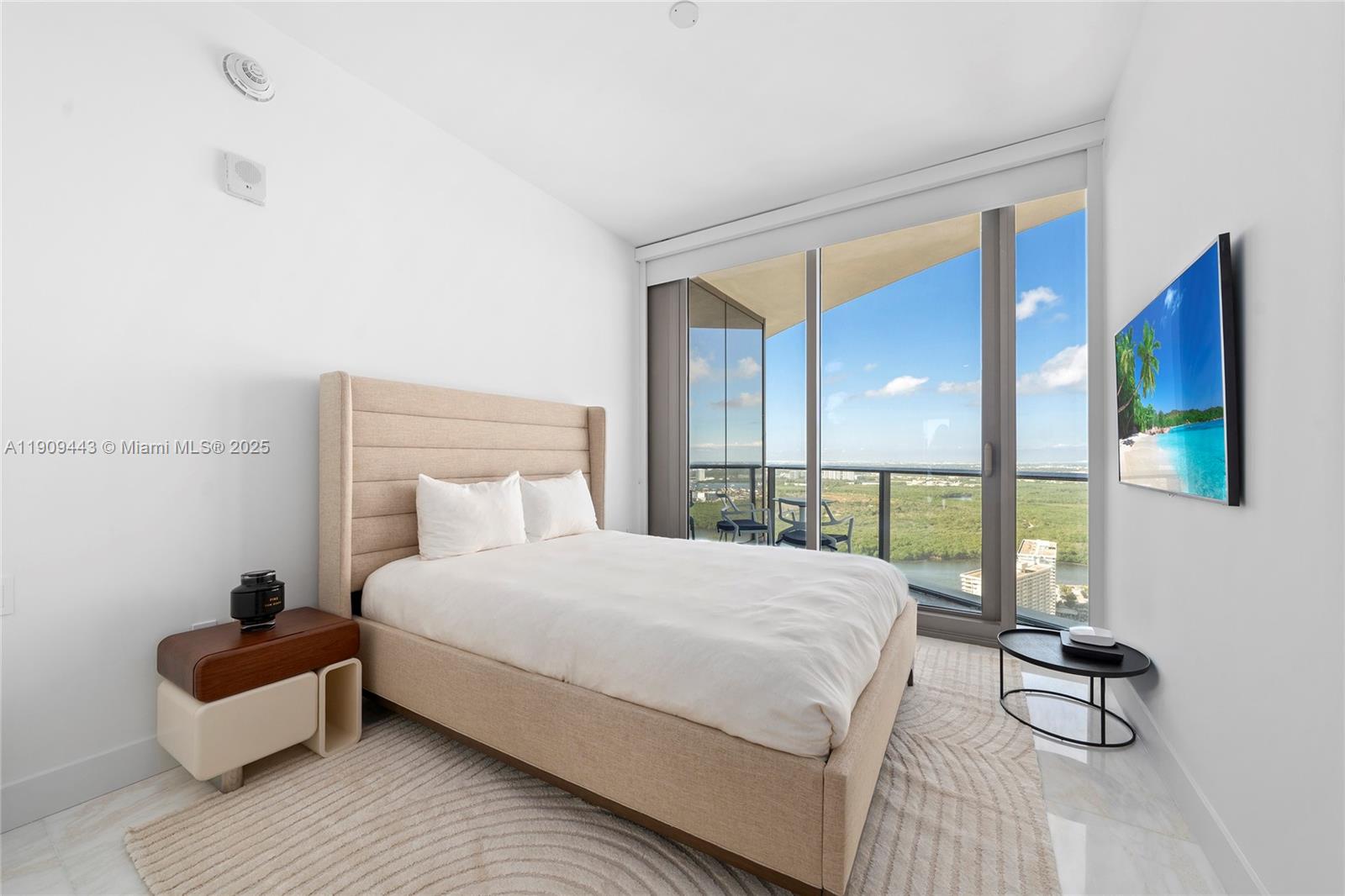 15701 Collins Ave #4303 Sunny Isles Beach, FL 33160