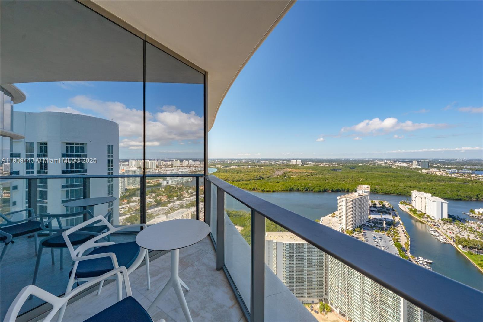 15701 Collins Ave #4303 Sunny Isles Beach, FL 33160
