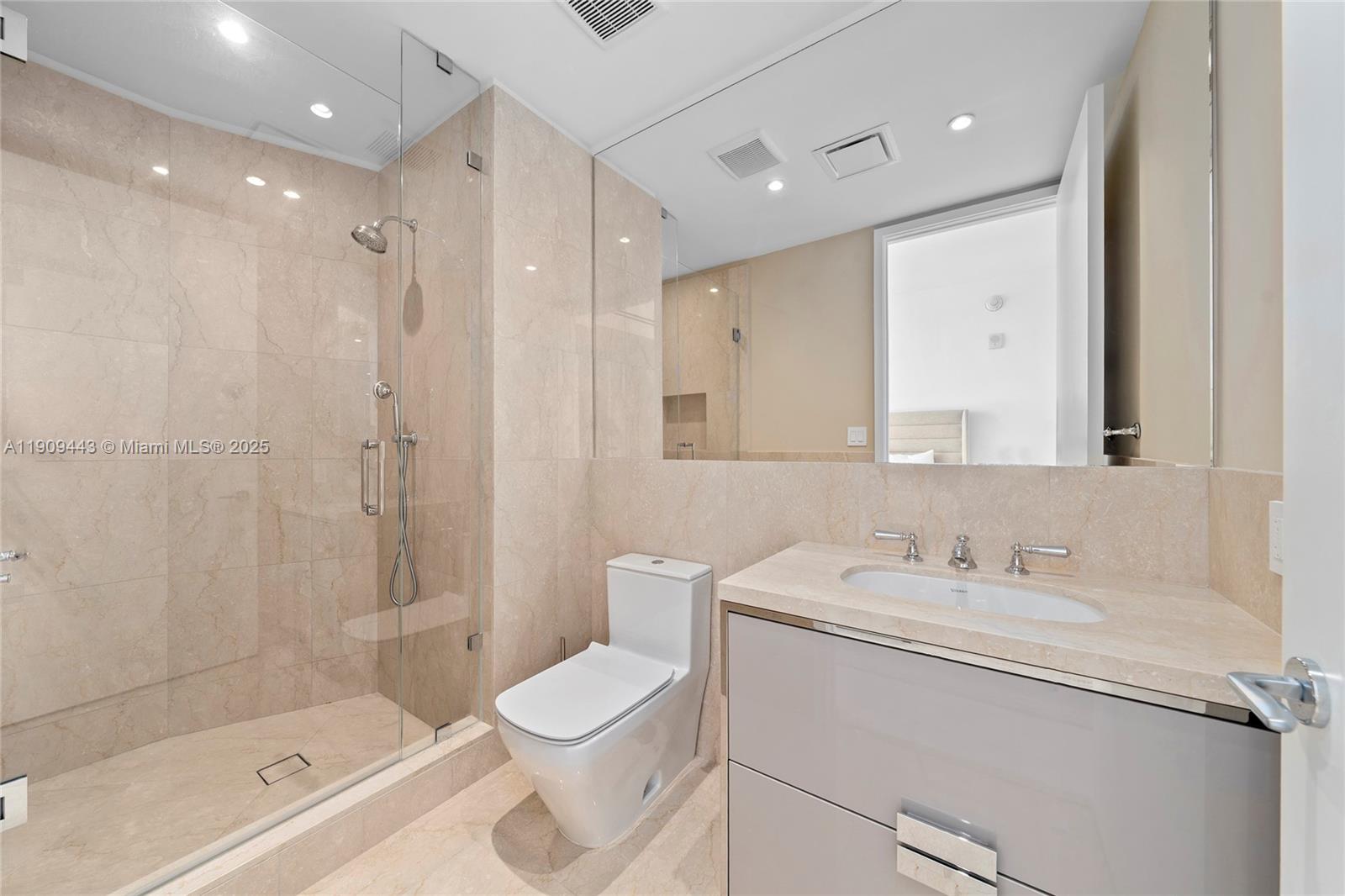 15701 Collins Ave #4303 Sunny Isles Beach, FL 33160