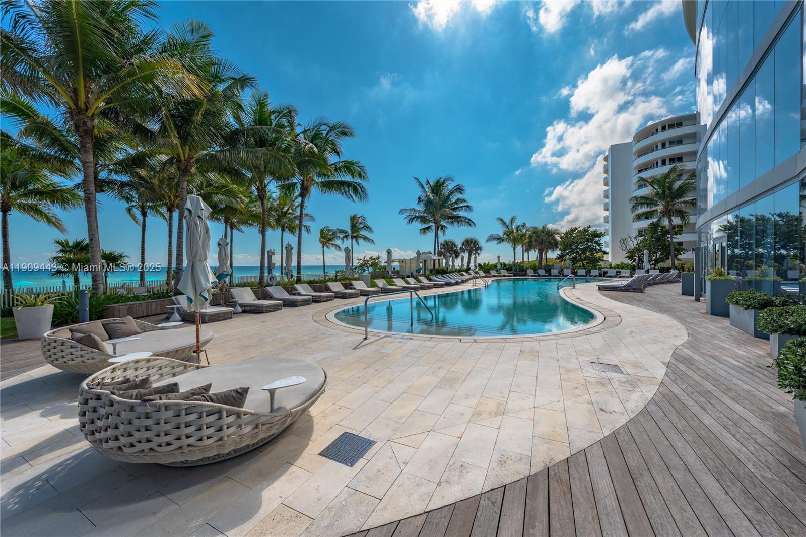 15701 Collins Ave #4303 Sunny Isles Beach, FL 33160