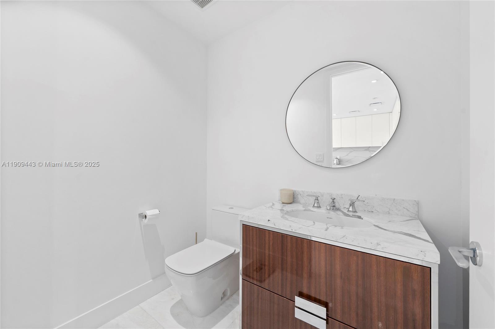 15701 Collins Ave #4303 Sunny Isles Beach, FL 33160