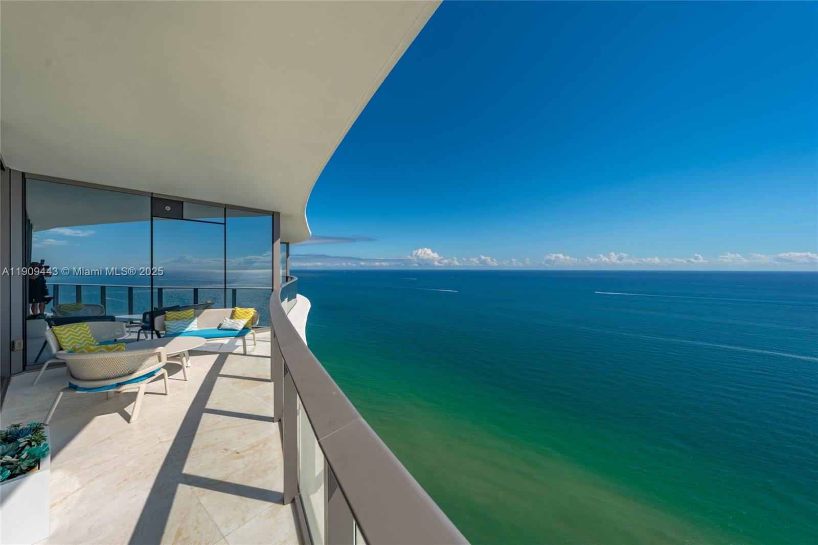 15701 Collins Ave #4303 Sunny Isles Beach, FL 33160