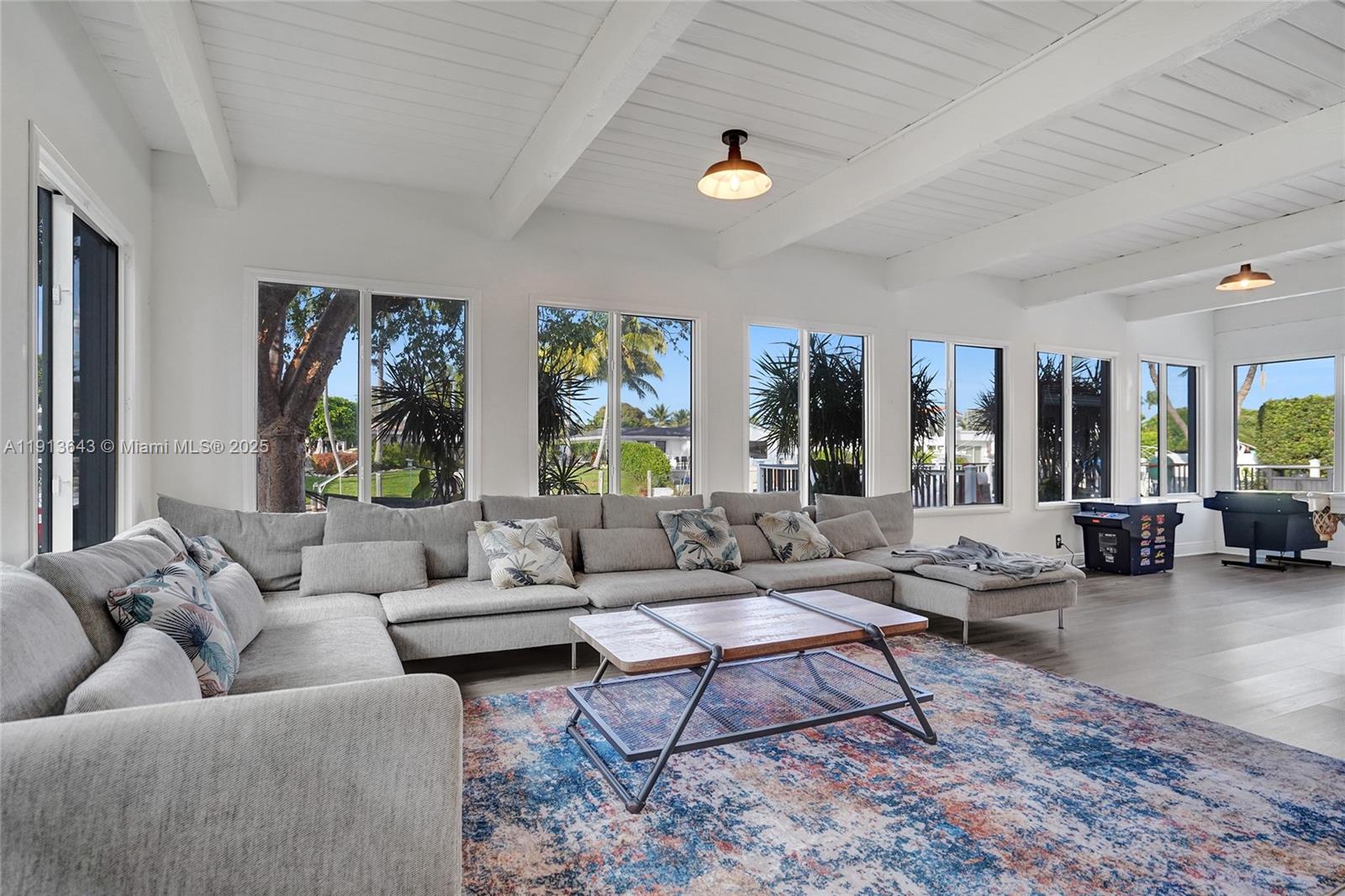 2661 NE 22nd Ct Pompano Beach, FL 33062