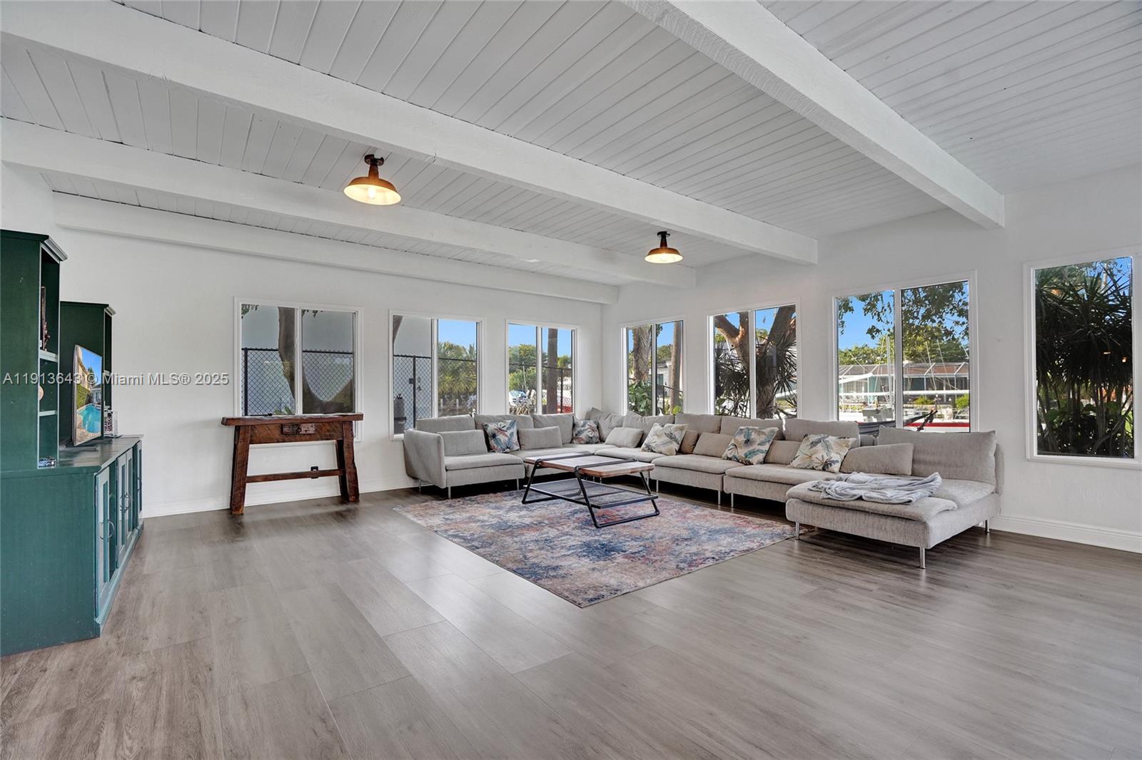 2661 NE 22nd Ct Pompano Beach, FL 33062