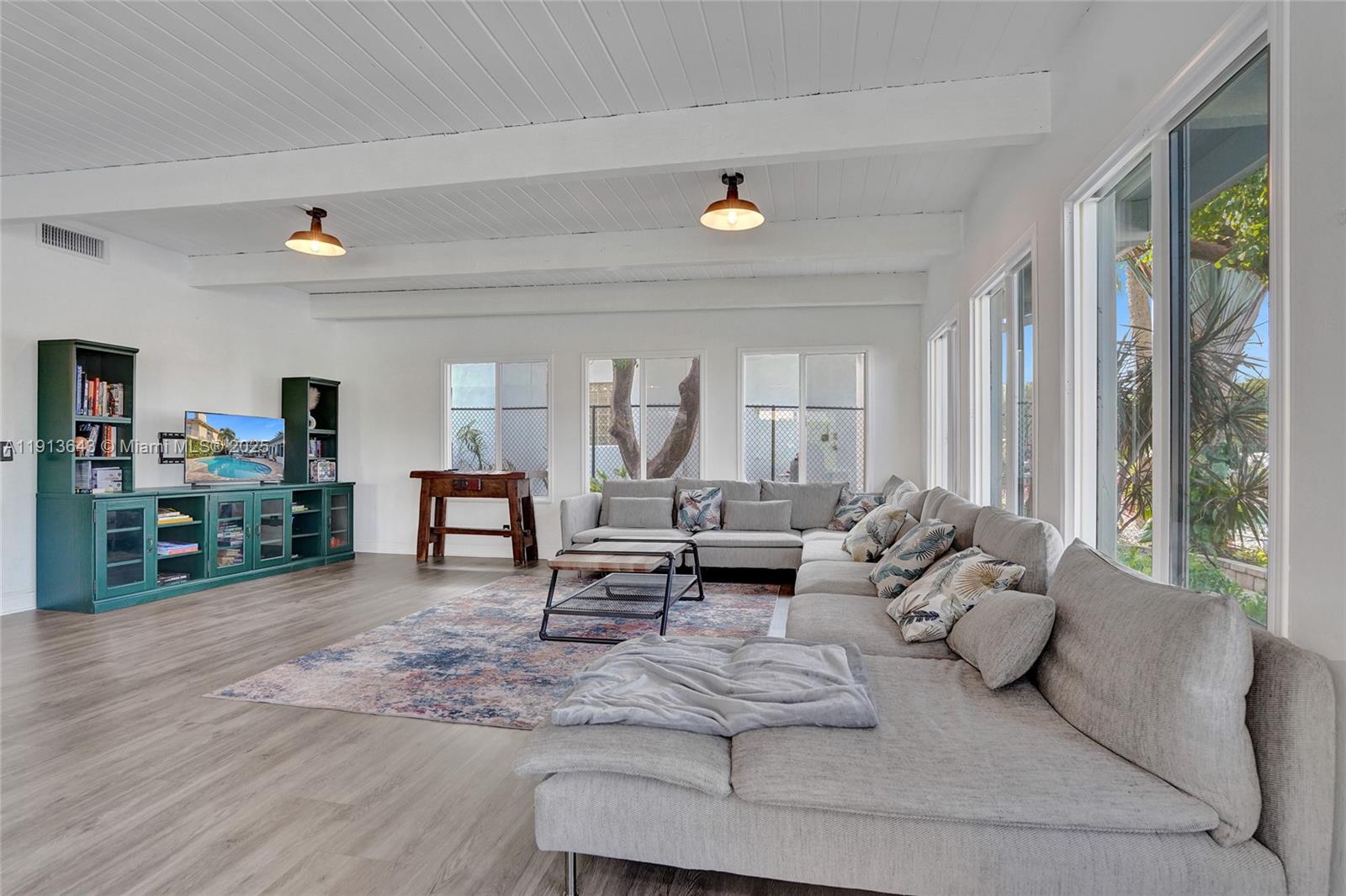 2661 NE 22nd Ct Pompano Beach, FL 33062