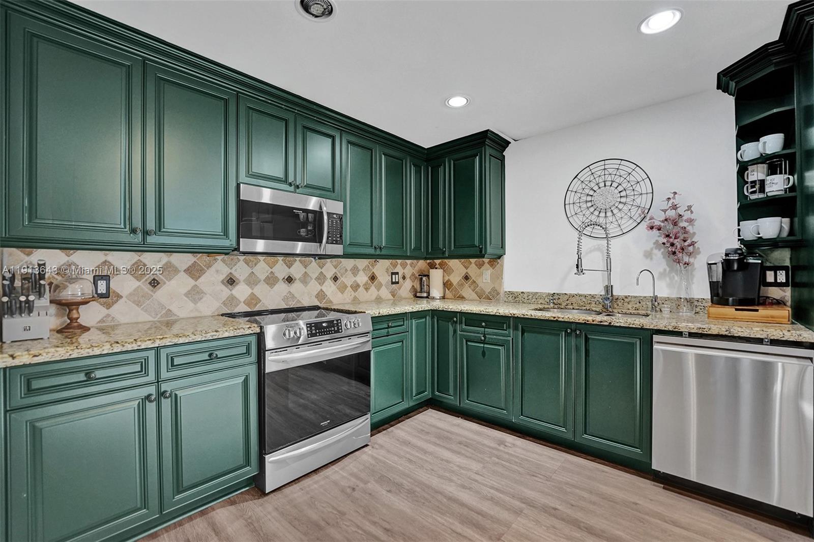 2661 NE 22nd Ct Pompano Beach, FL 33062