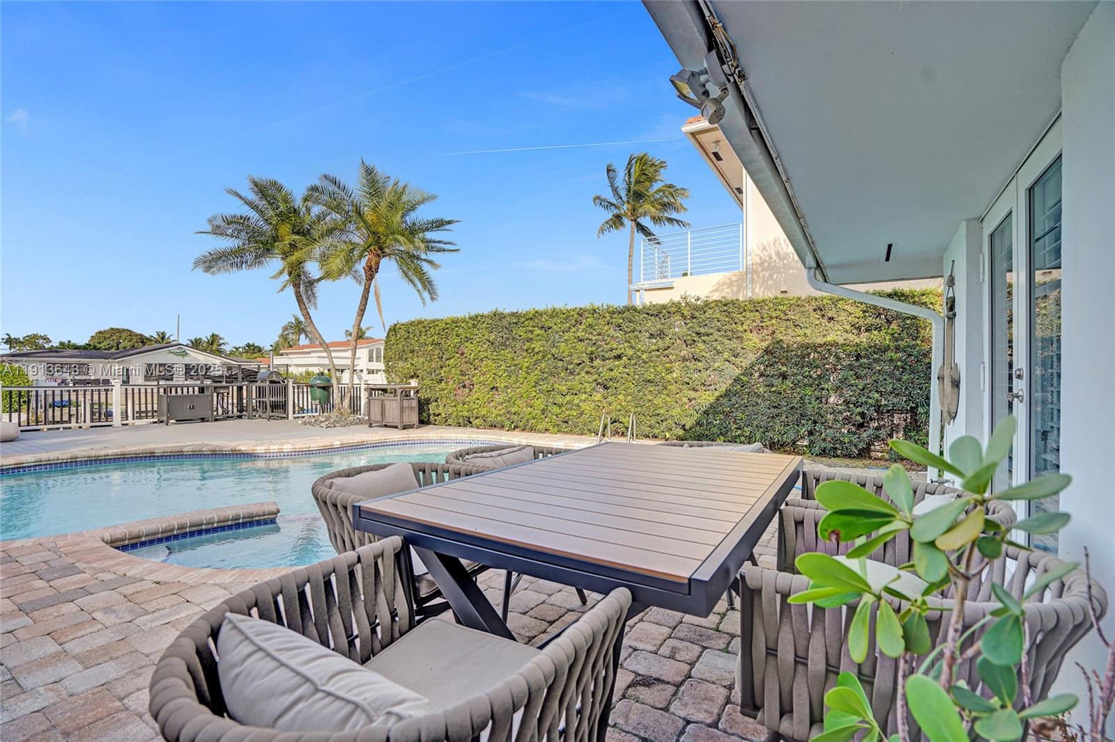 2661 NE 22nd Ct Pompano Beach, FL 33062