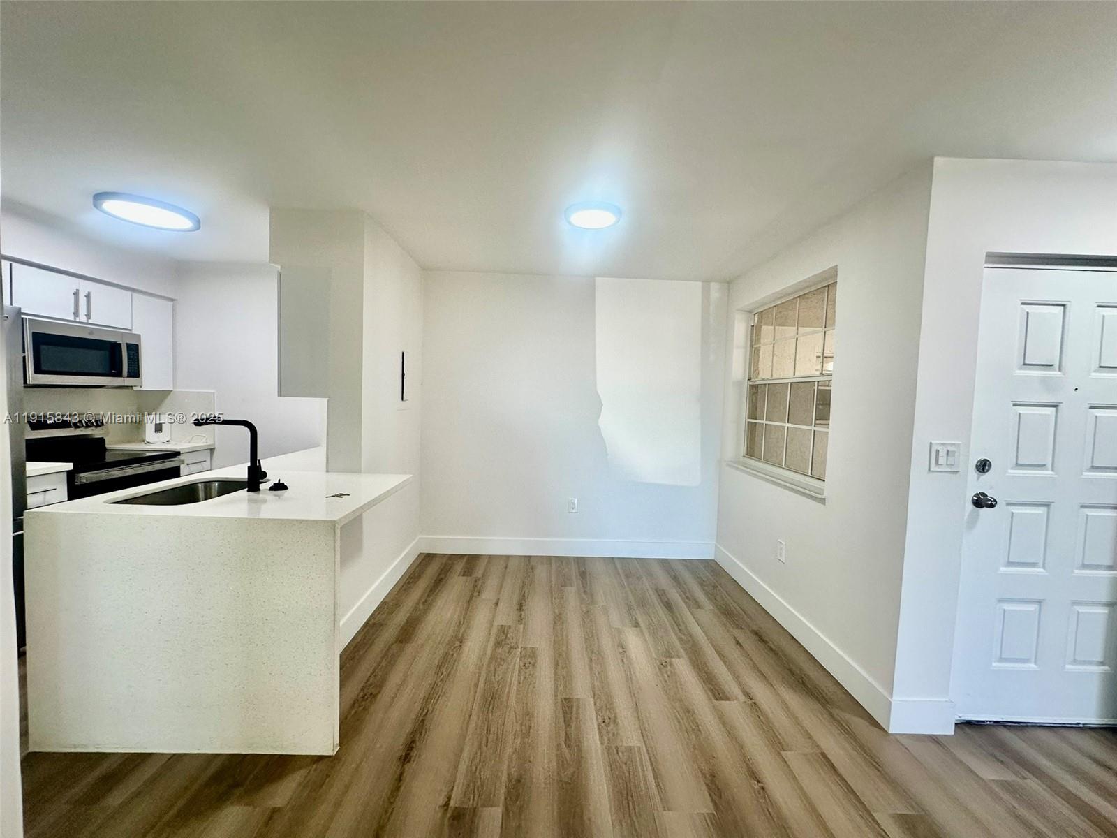 2890 N Oakland Frst Dr #103