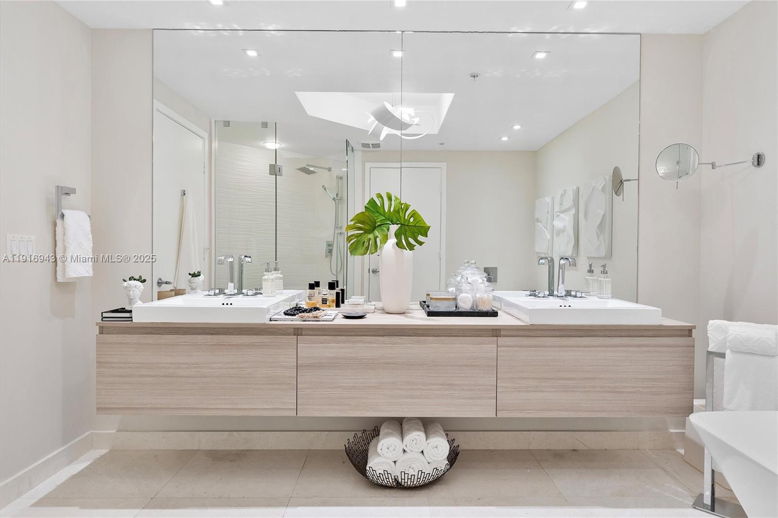 17301 Biscayne Blvd #2202 North Miami Beach, FL 33160