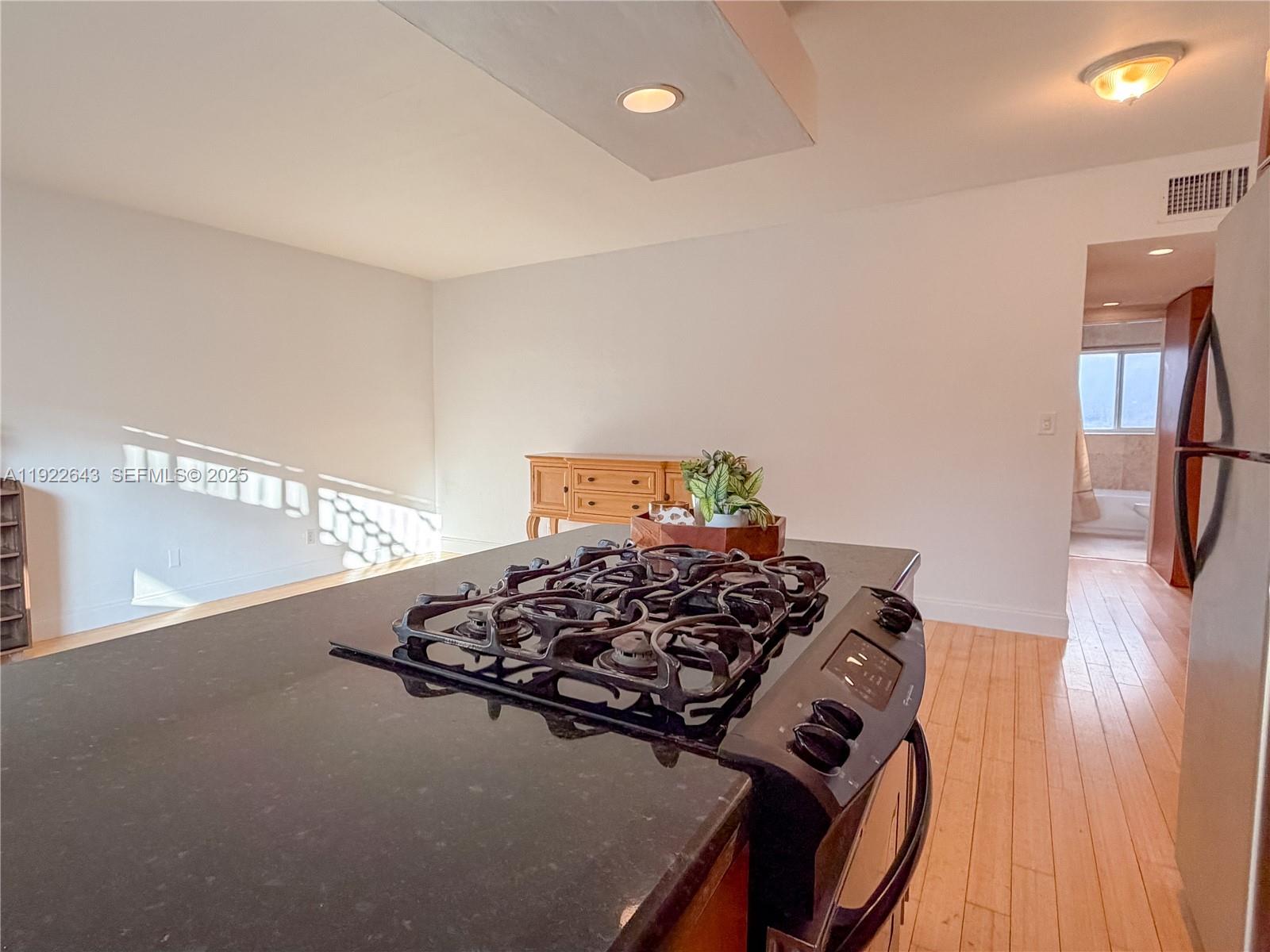 10101 W Bay Hbr Dr #5 Bay Harbor Islands, FL 33154