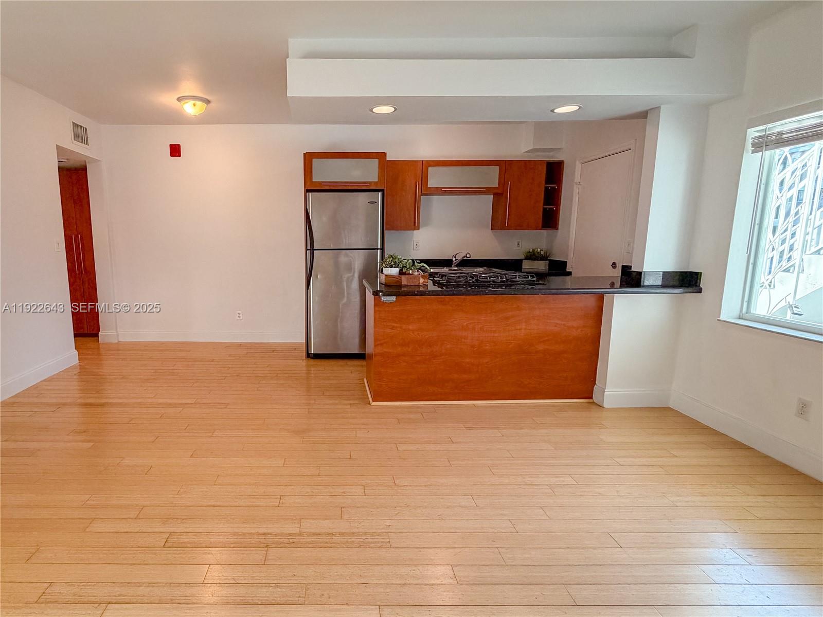 10101 W Bay Hbr Dr #5 Bay Harbor Islands, FL 33154