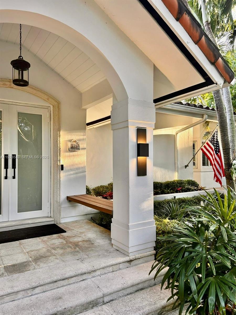 375 Harbor Ct #. Key Biscayne, FL 33149