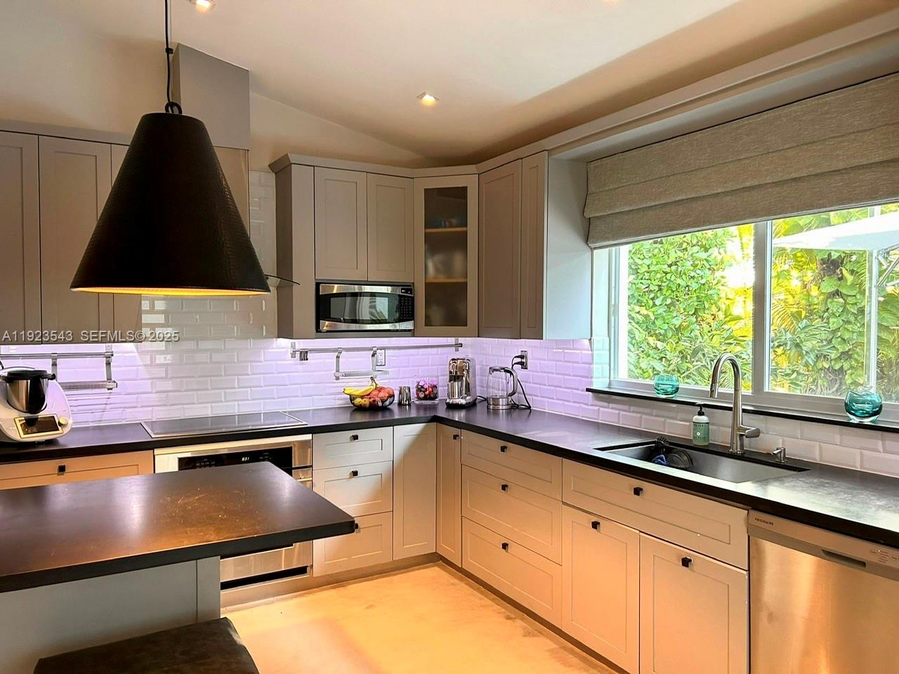 375 Harbor Ct #. Key Biscayne, FL 33149