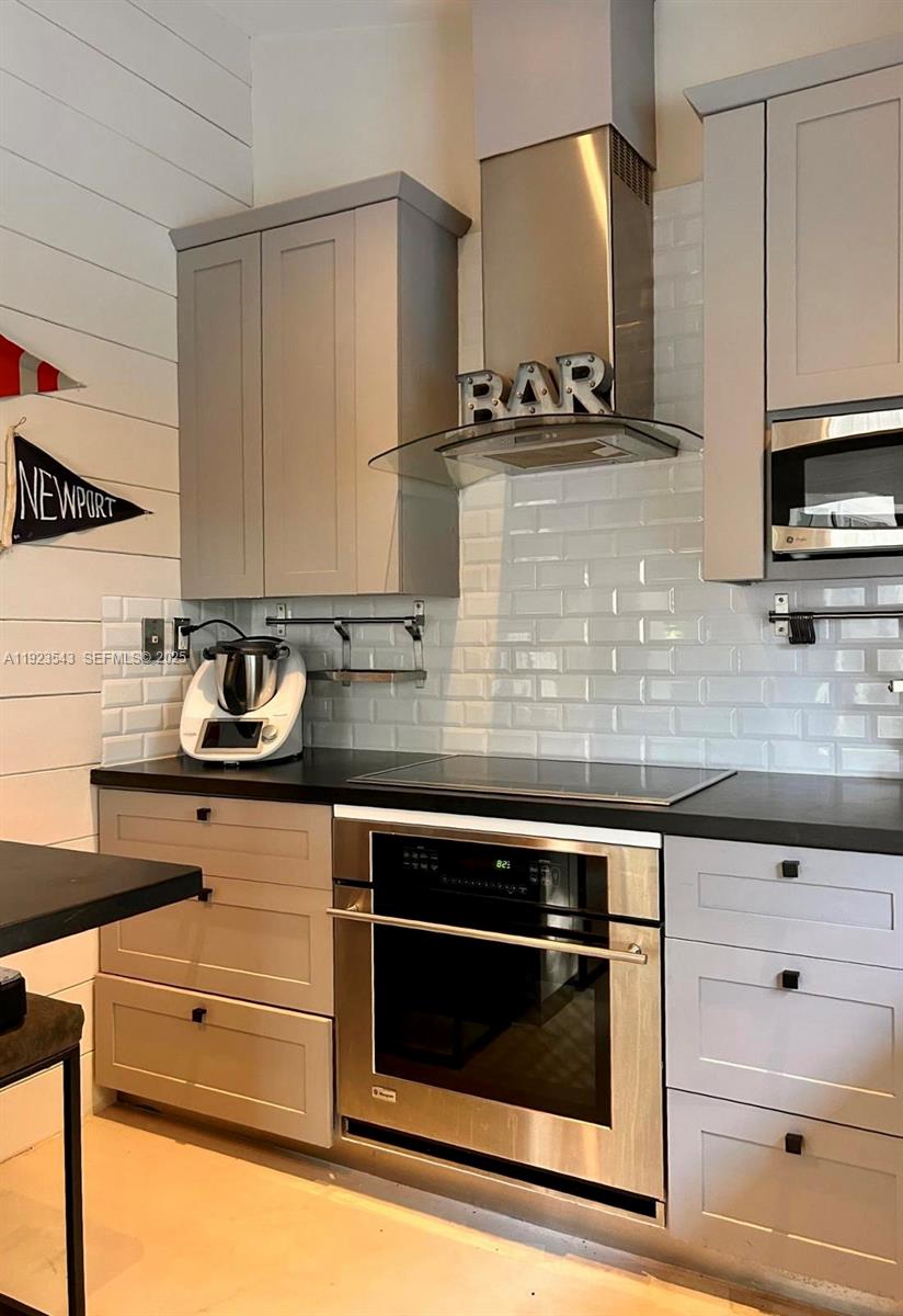 375 Harbor Ct #. Key Biscayne, FL 33149