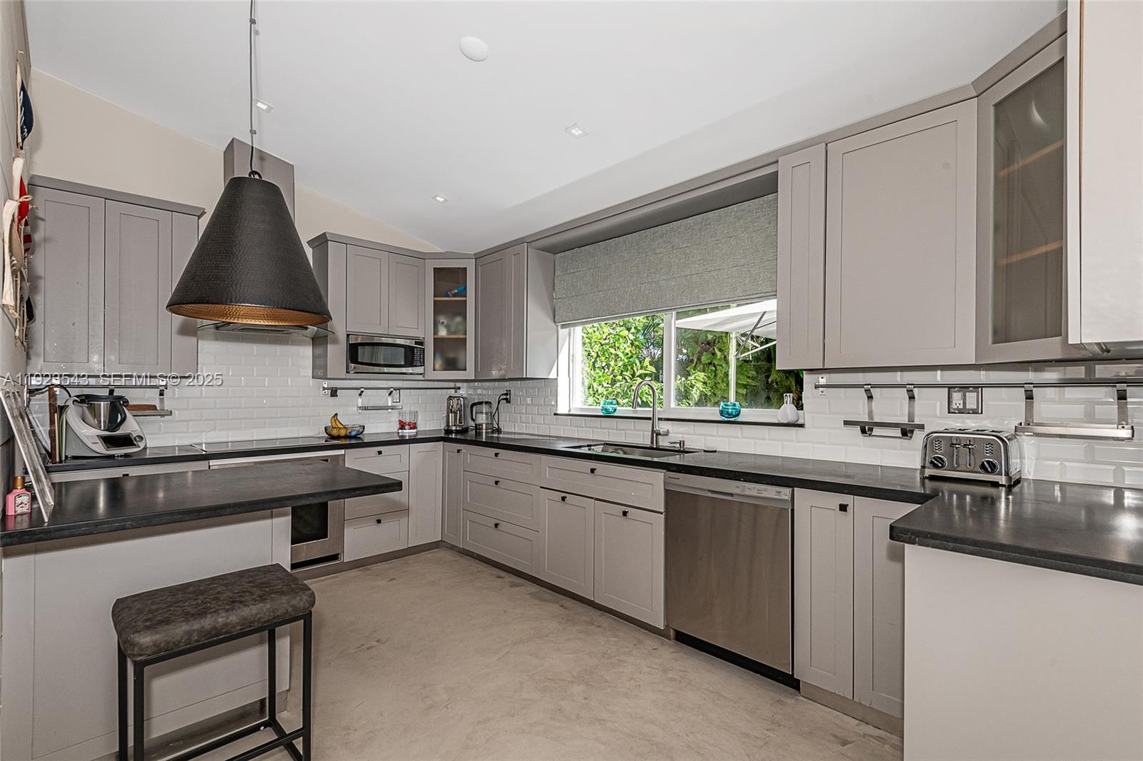 375 Harbor Ct #. Key Biscayne, FL 33149