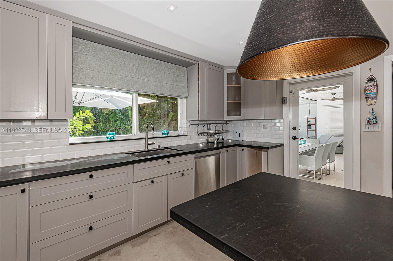 375 Harbor Ct #. Key Biscayne, FL 33149