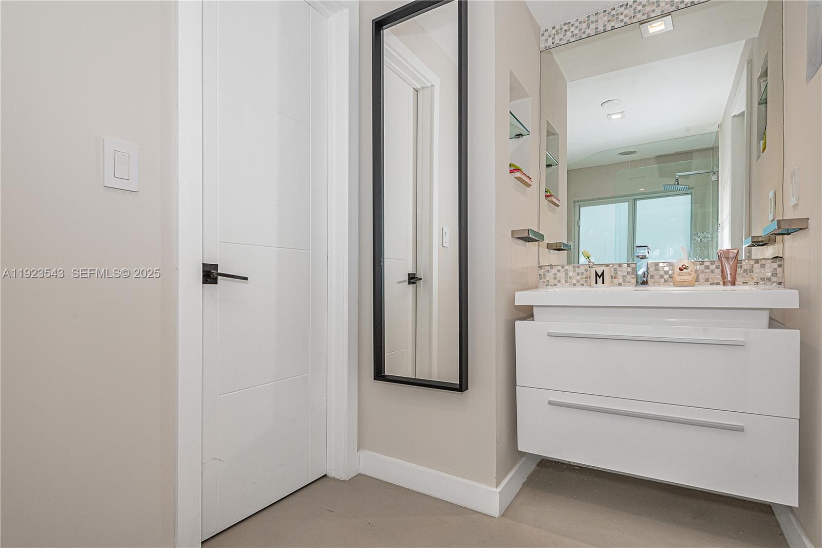 375 Harbor Ct #. Key Biscayne, FL 33149