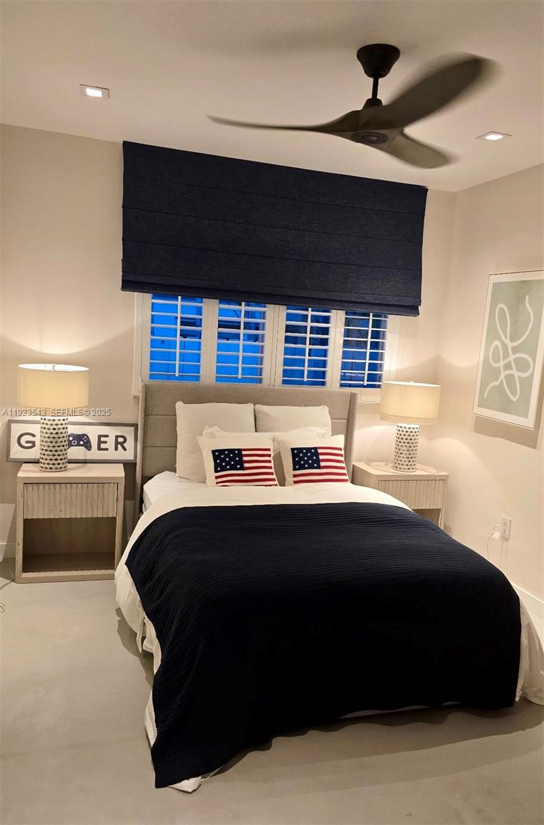 375 Harbor Ct #. Key Biscayne, FL 33149