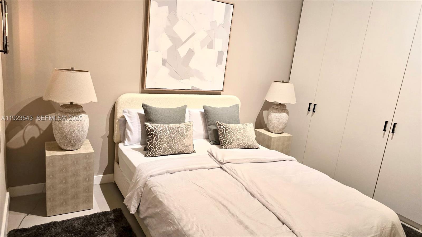 375 Harbor Ct #. Key Biscayne, FL 33149