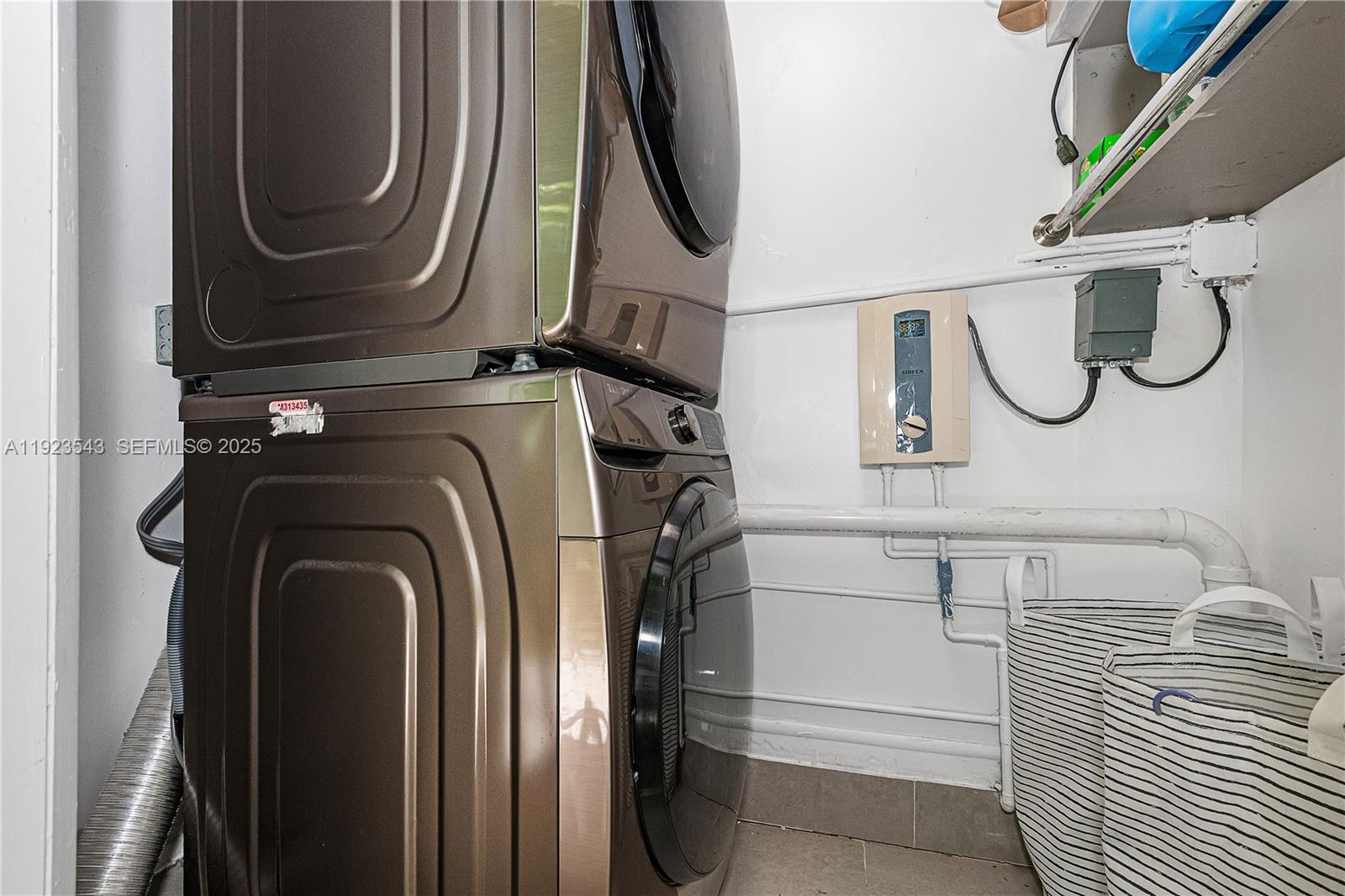 375 Harbor Ct #. Key Biscayne, FL 33149