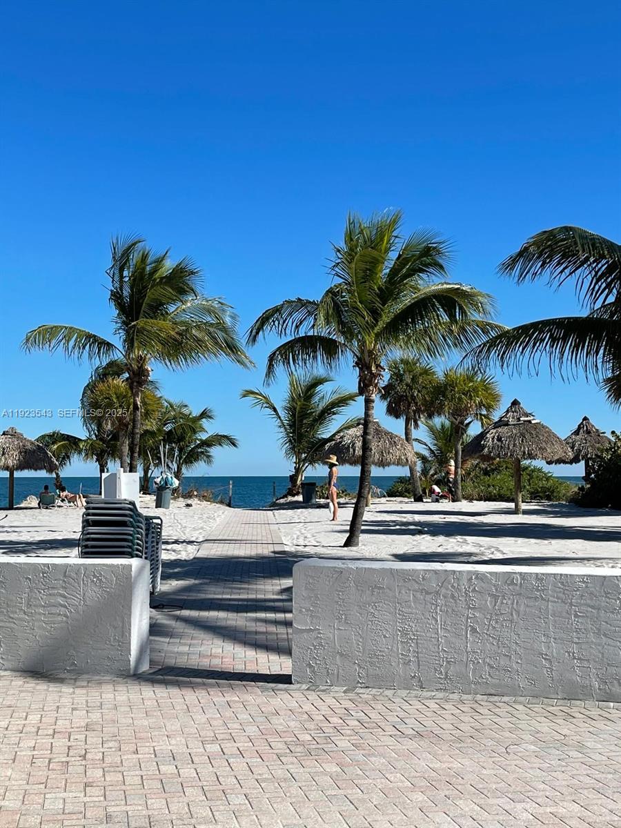 375 Harbor Ct #. Key Biscayne, FL 33149