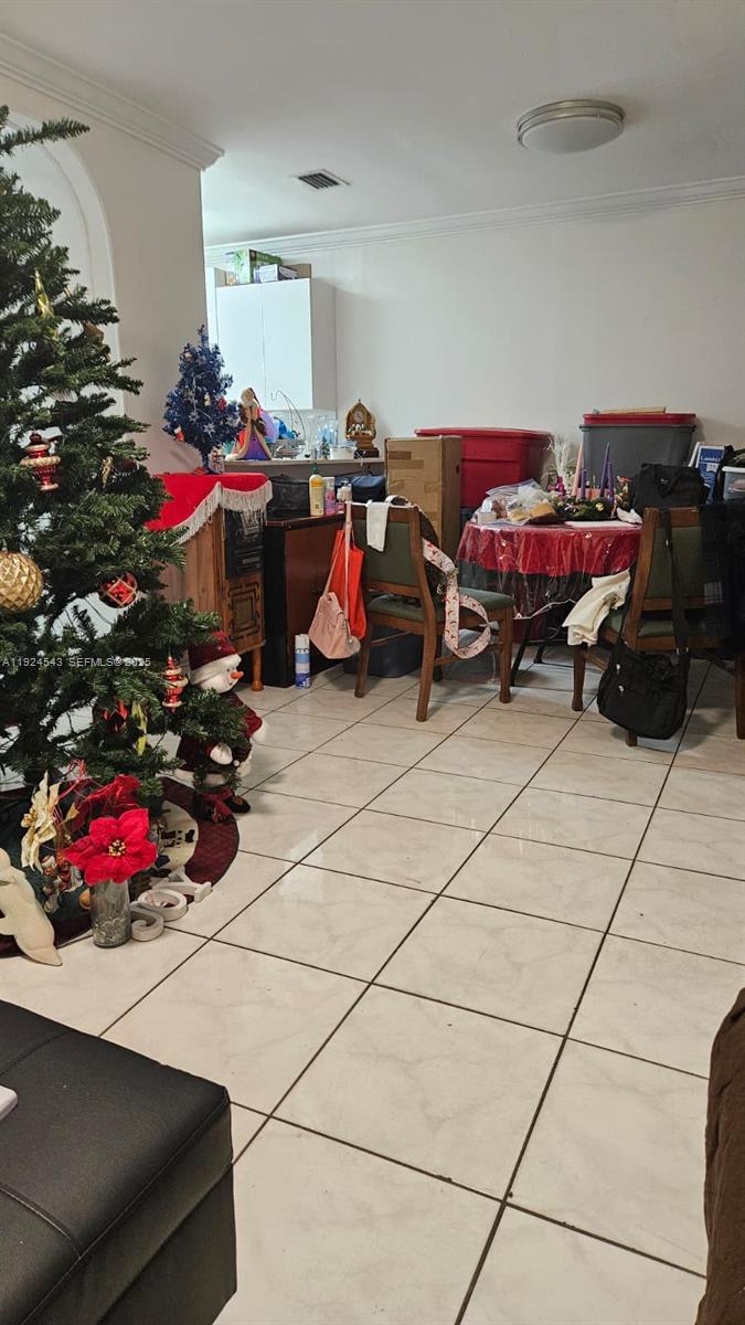 1471 W 43rd Pl #302 Hialeah, FL 33012